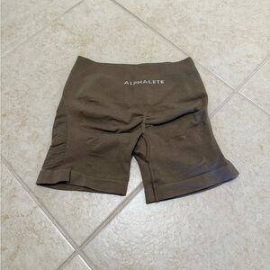 Alphalete amplify contour shorts